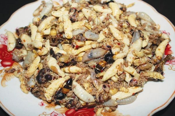 Ong rừng xào măng chua